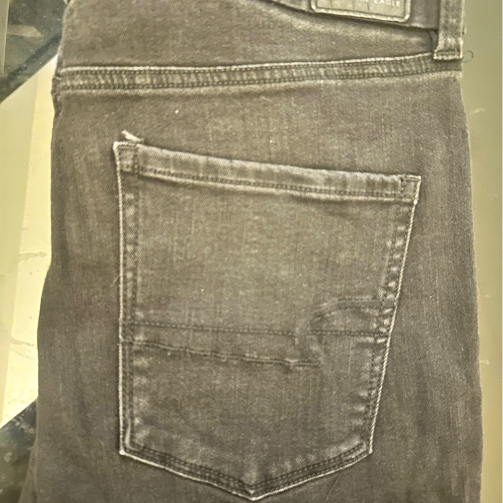 AMERICAN EAGLE RIPPED JEANS Size 12